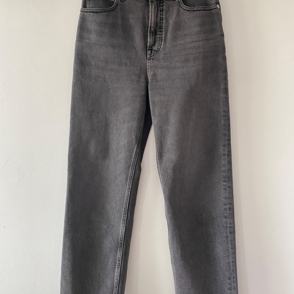 Everlane Way High Jeans in Washed Black - Picture 2 of 5